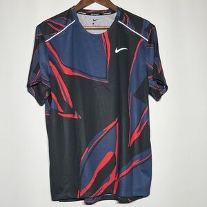 Nike Men's Black and Blue Abstract Tee